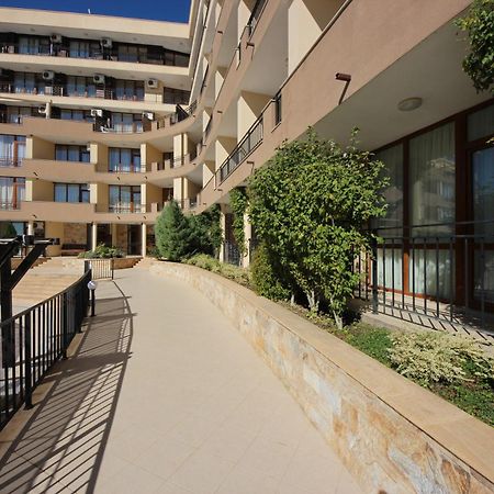 Menada Luxor Apartments Sveti Vlas Bagian luar foto
