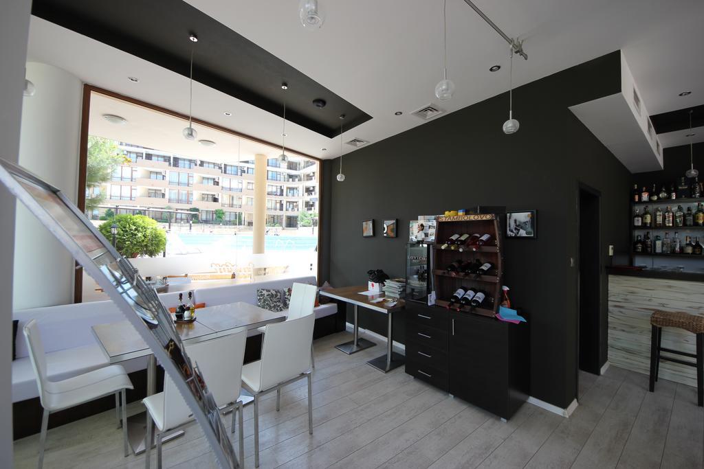 Menada Luxor Apartments Sveti Vlas Bagian luar foto