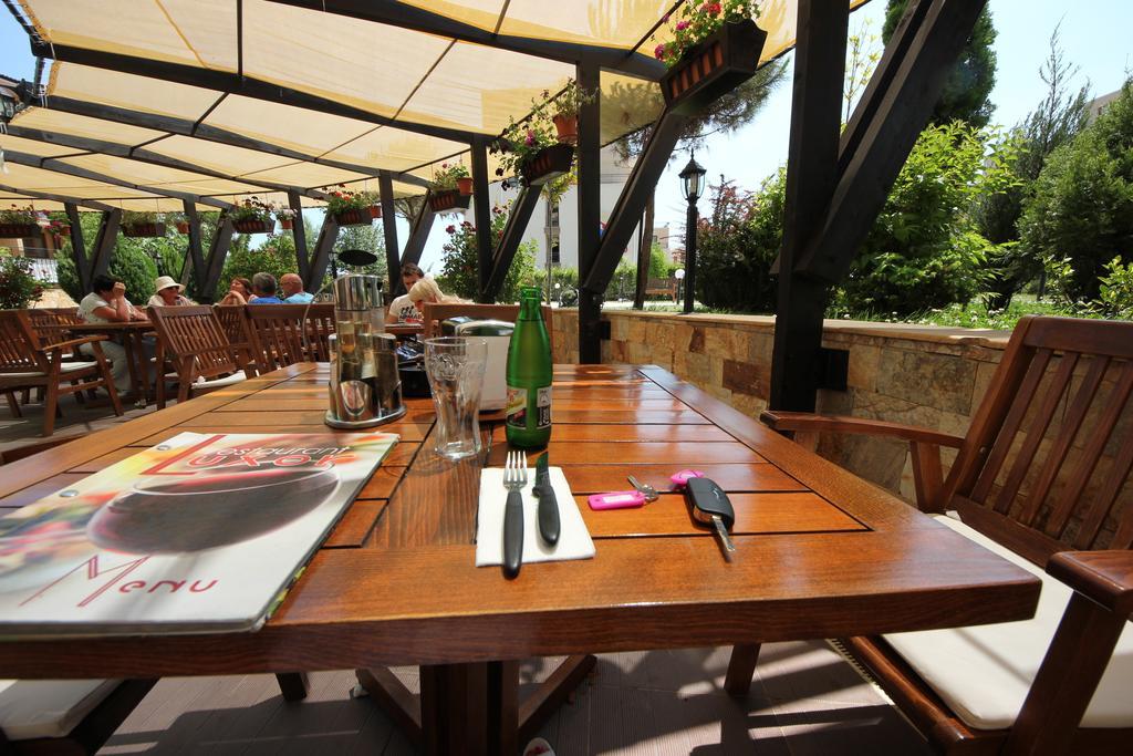 Menada Luxor Apartments Sveti Vlas Bagian luar foto