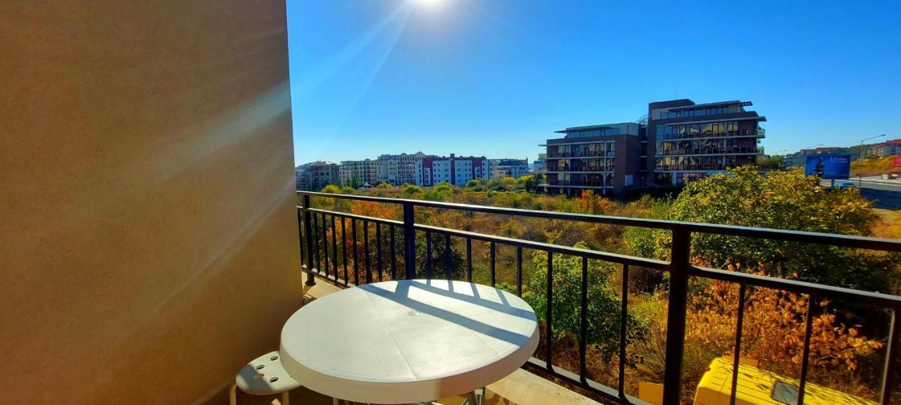 Menada Luxor Apartments Sveti Vlas Bagian luar foto