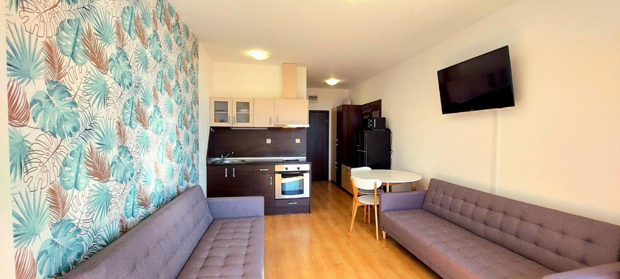 Menada Luxor Apartments Sveti Vlas Bagian luar foto