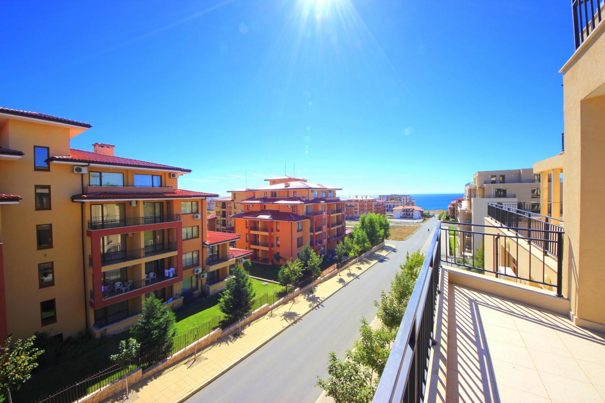 Menada Luxor Apartments Sveti Vlas Bagian luar foto