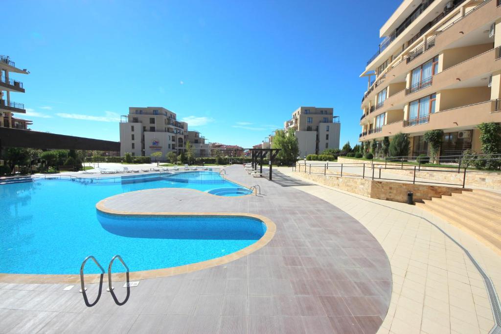 Menada Luxor Apartments Sveti Vlas Bagian luar foto