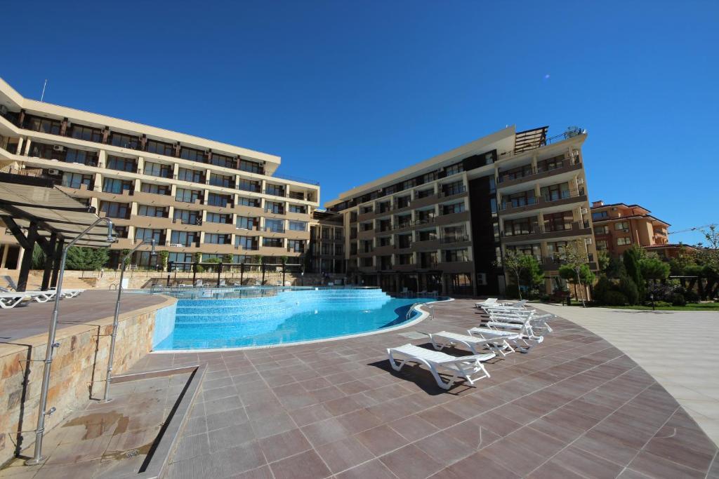Menada Luxor Apartments Sveti Vlas Bagian luar foto