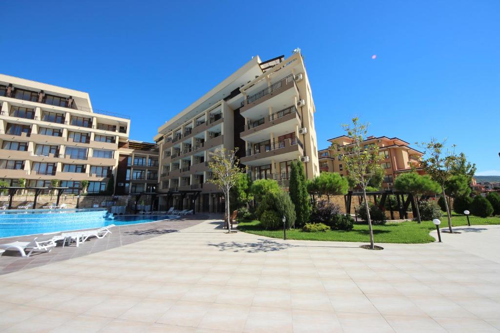Menada Luxor Apartments Sveti Vlas Bagian luar foto