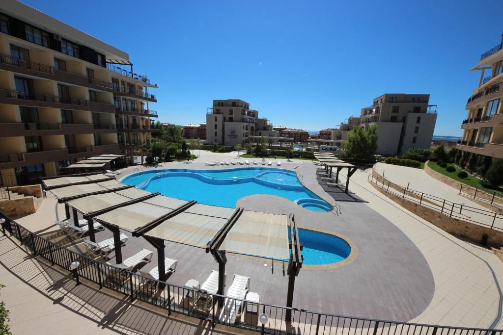 Menada Luxor Apartments Sveti Vlas Bagian luar foto
