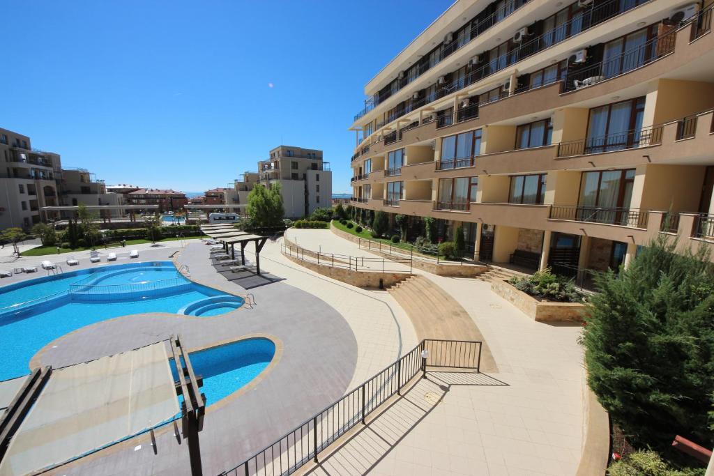 Menada Luxor Apartments Sveti Vlas Bagian luar foto