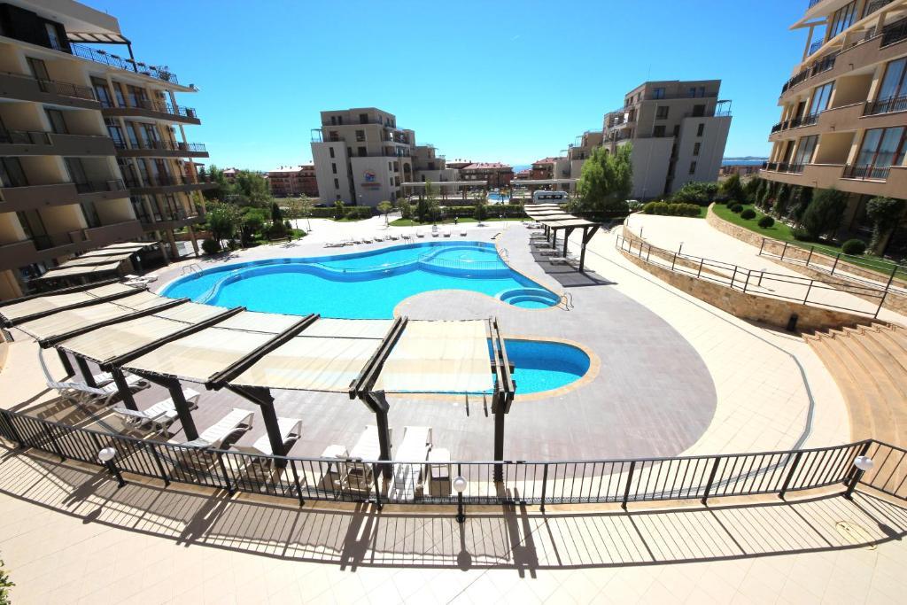 Menada Luxor Apartments Sveti Vlas Bagian luar foto