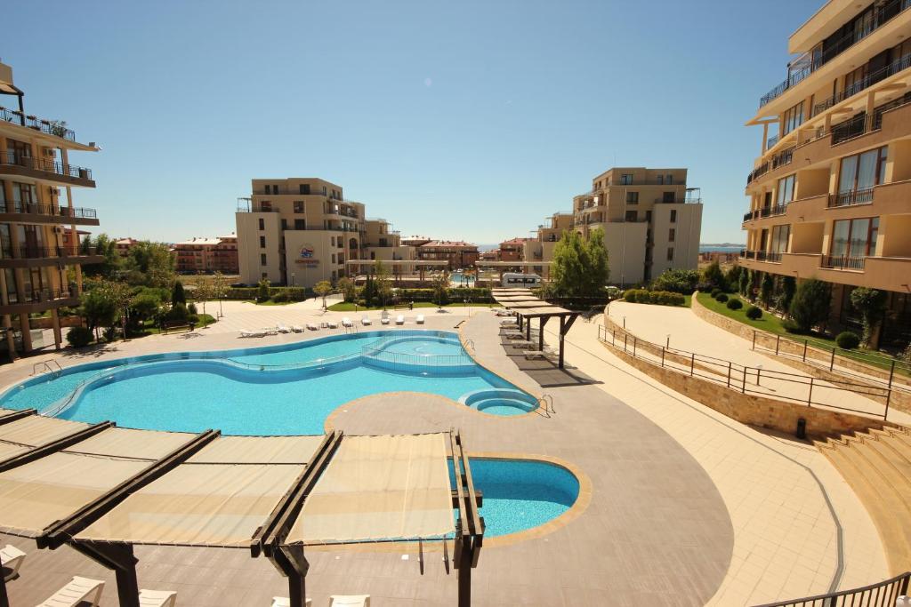 Menada Luxor Apartments Sveti Vlas Bagian luar foto
