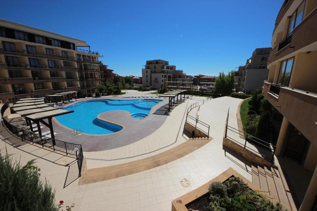 Menada Luxor Apartments Sveti Vlas Bagian luar foto
