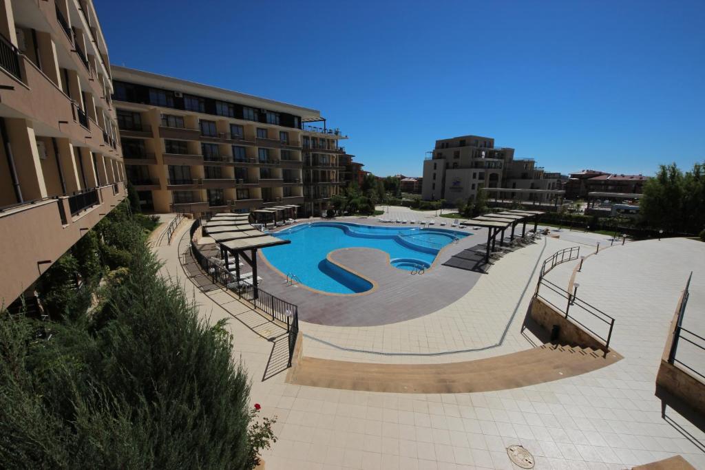 Menada Luxor Apartments Sveti Vlas Bagian luar foto